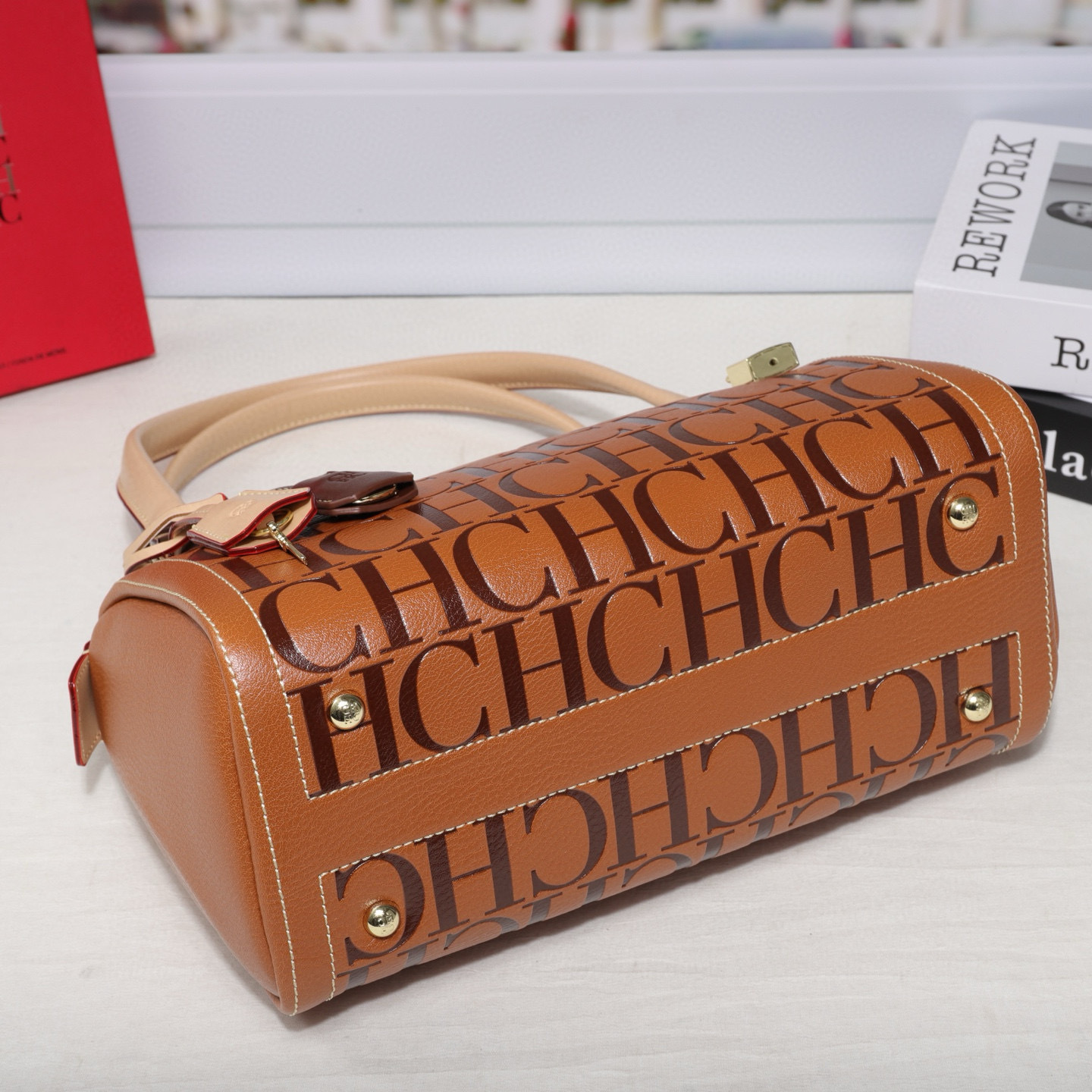 CHHC 2026 Letter Print Boston  – обзор и цена Top Handle Structured